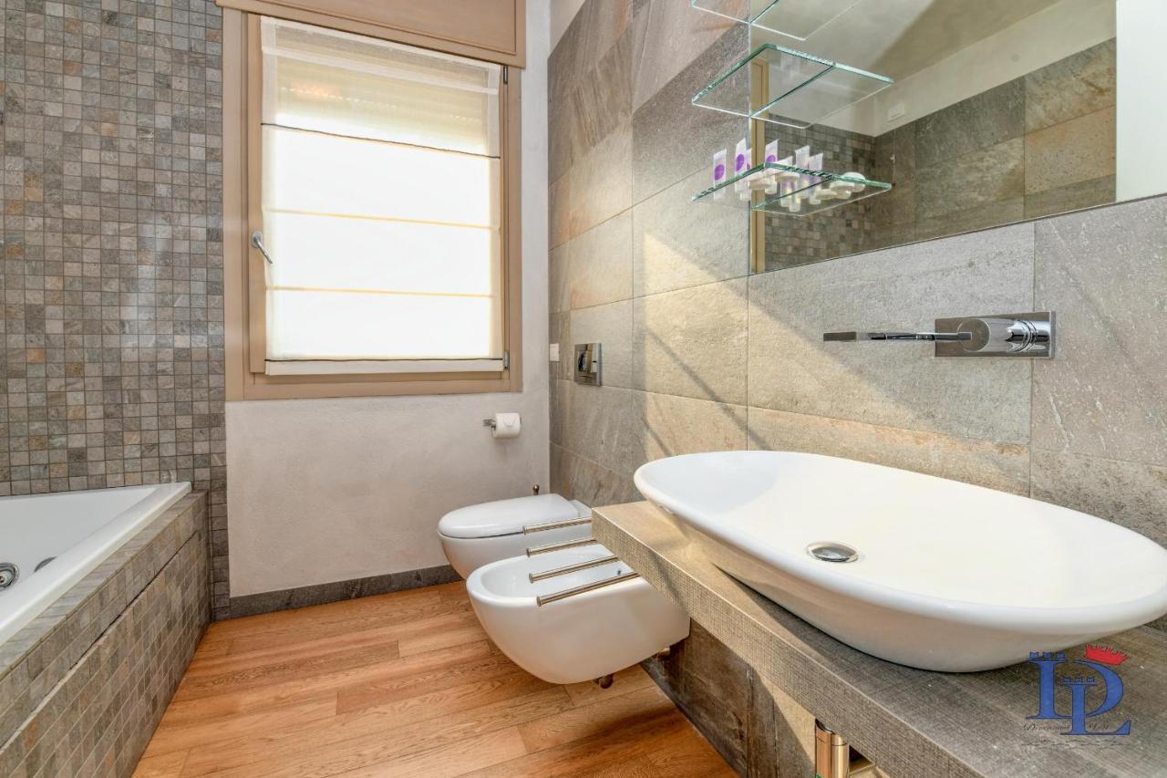 Desenzanoloft Official Partner Marriott Homes & Villas - Oscar Luxury Suite Дезенцано-дель-Гарда Экстерьер фото